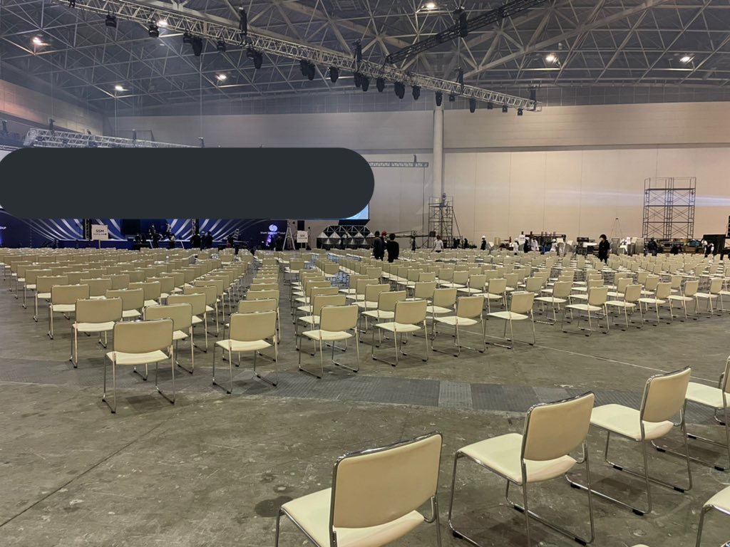 某企業様の集会で毎年何千脚という椅子を並べたり、イベントならではの仕事が盛りだくさんです！