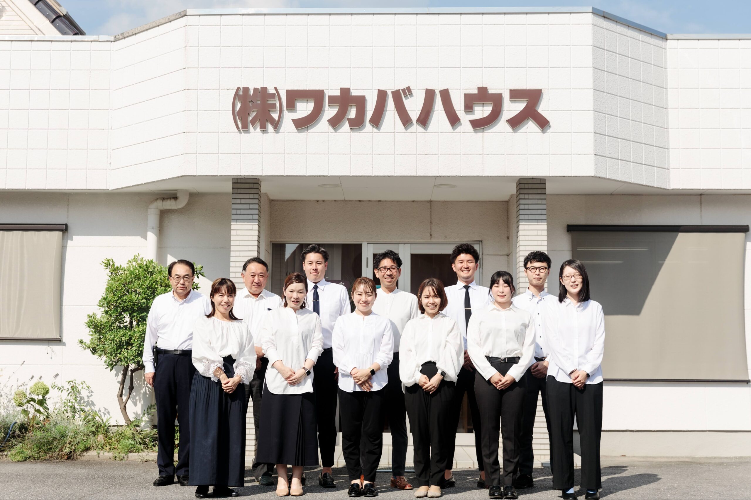 スタッフ　お互いに敬意を持ちながら少数精鋭で仕事しております。