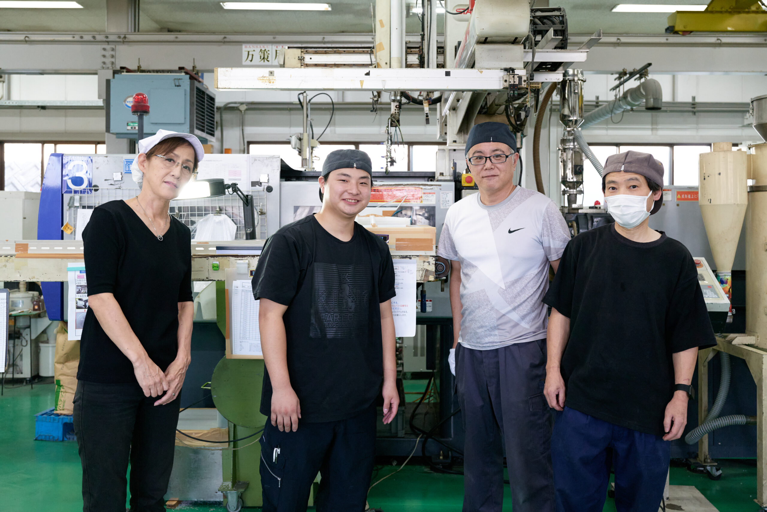 社員たちの写真です。