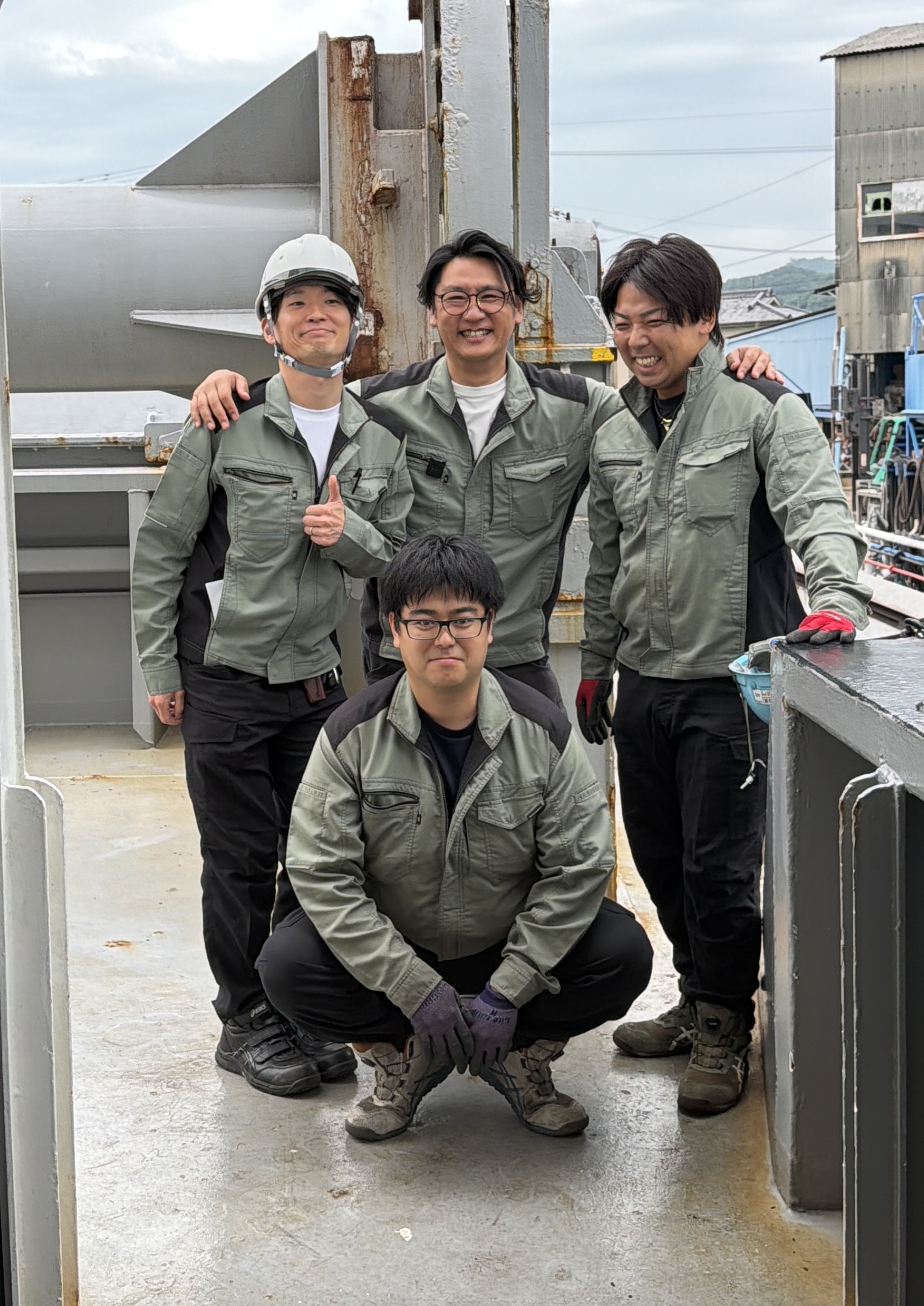 船長と機関長と陸上社員、船は一人では動かせない。それぞれの信頼関係が大切です。